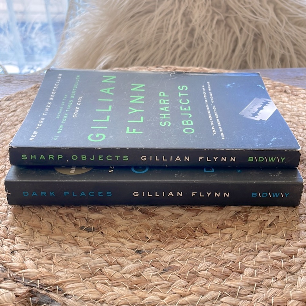 Set of 2 Books | Gillian Flynn | Dark Places | Sharp Objects | Thriller